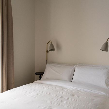 Maison Place Jacques-Cartier By Luxury In Transit Монреал Екстериор снимка