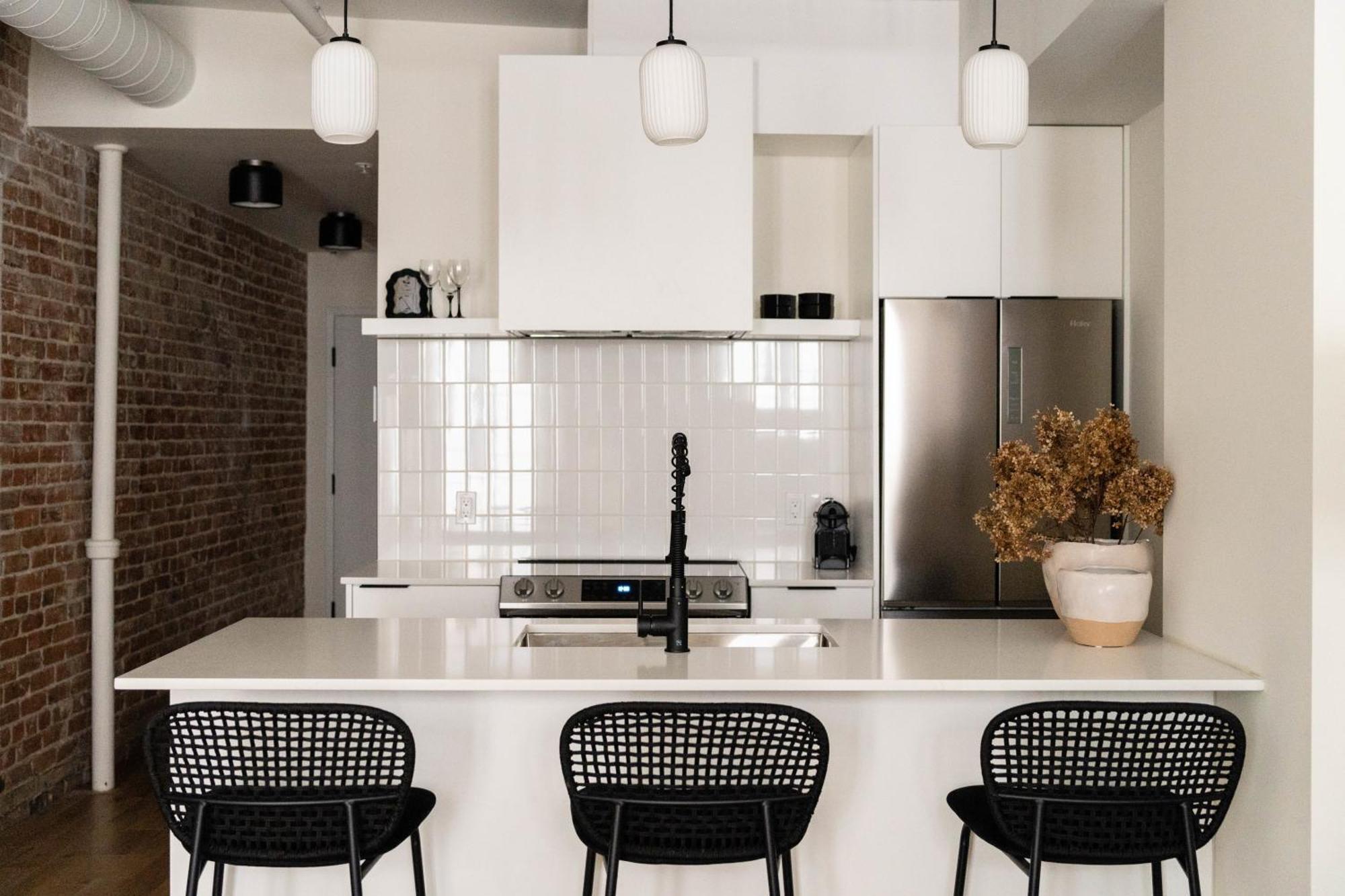 Maison Place Jacques-Cartier By Luxury In Transit Монреал Екстериор снимка