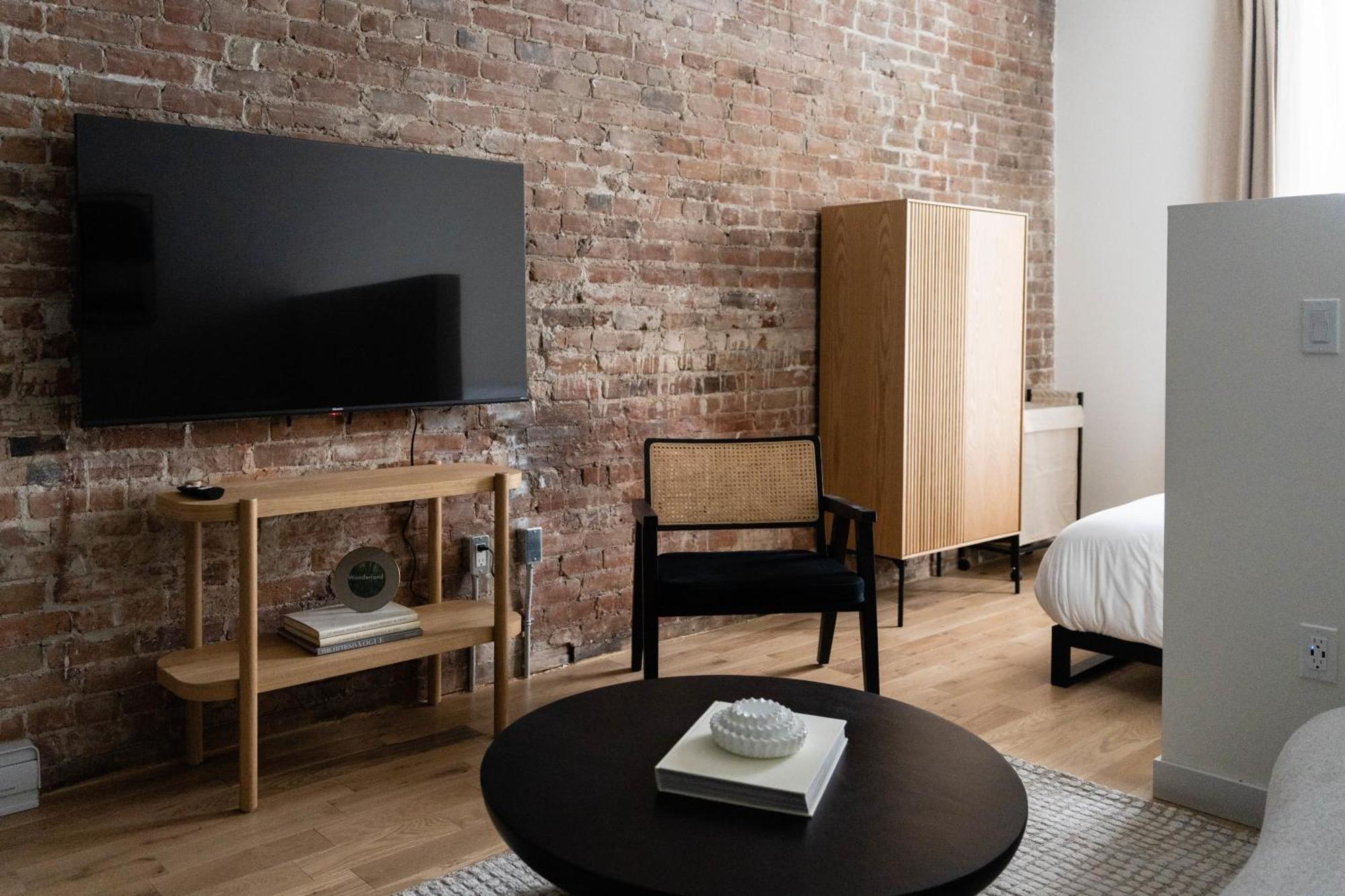 Maison Place Jacques-Cartier By Luxury In Transit Монреал Екстериор снимка
