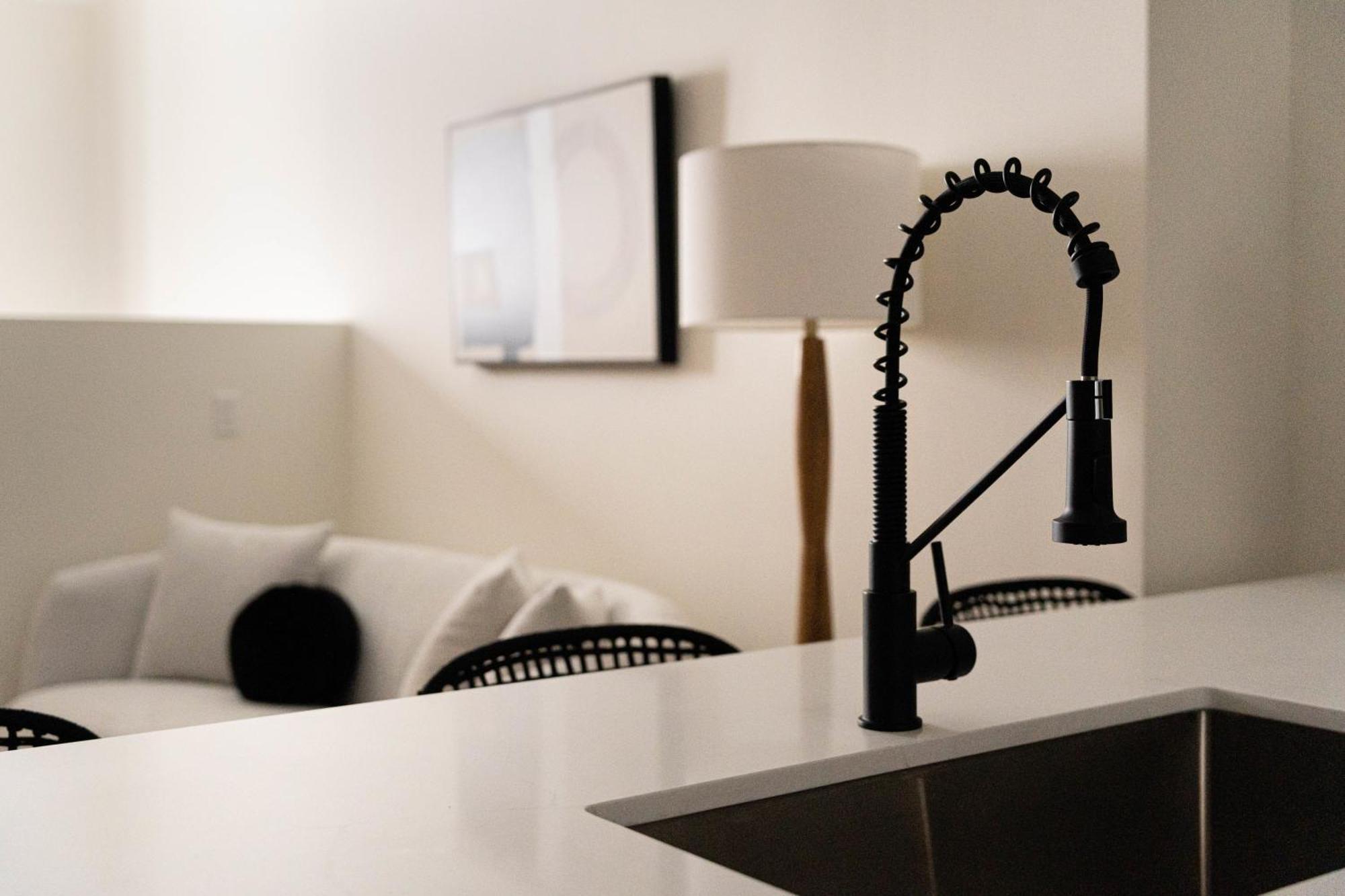 Maison Place Jacques-Cartier By Luxury In Transit Монреал Екстериор снимка