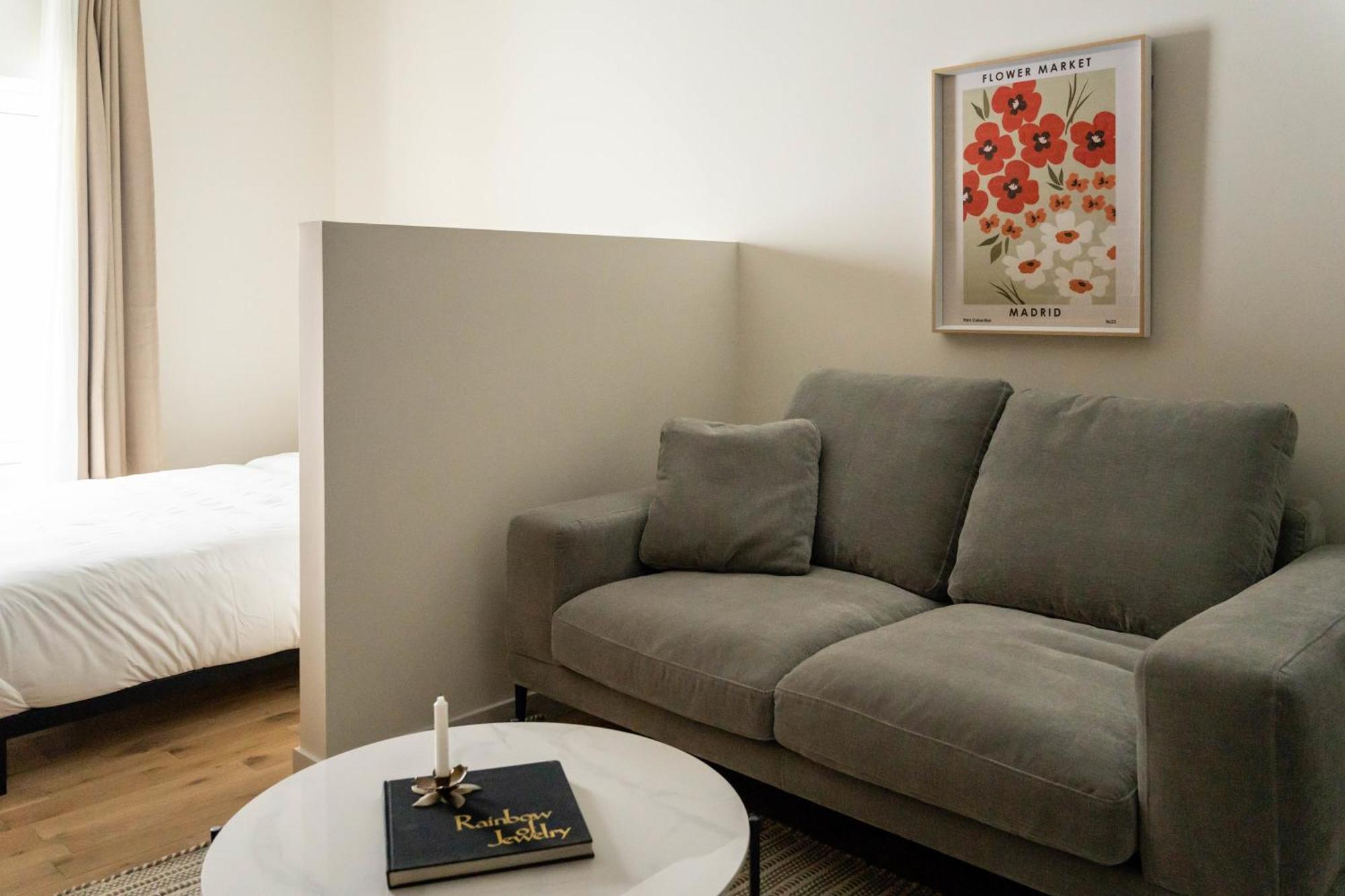 Maison Place Jacques-Cartier By Luxury In Transit Монреал Екстериор снимка