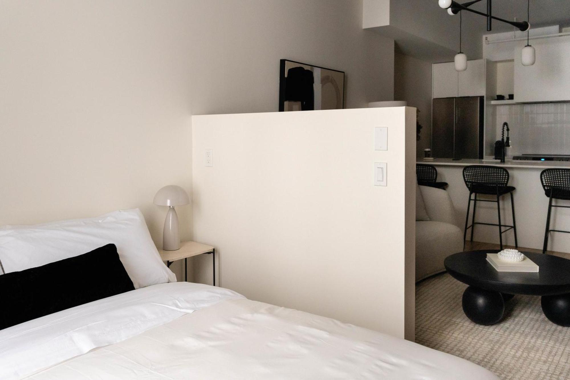 Maison Place Jacques-Cartier By Luxury In Transit Монреал Екстериор снимка