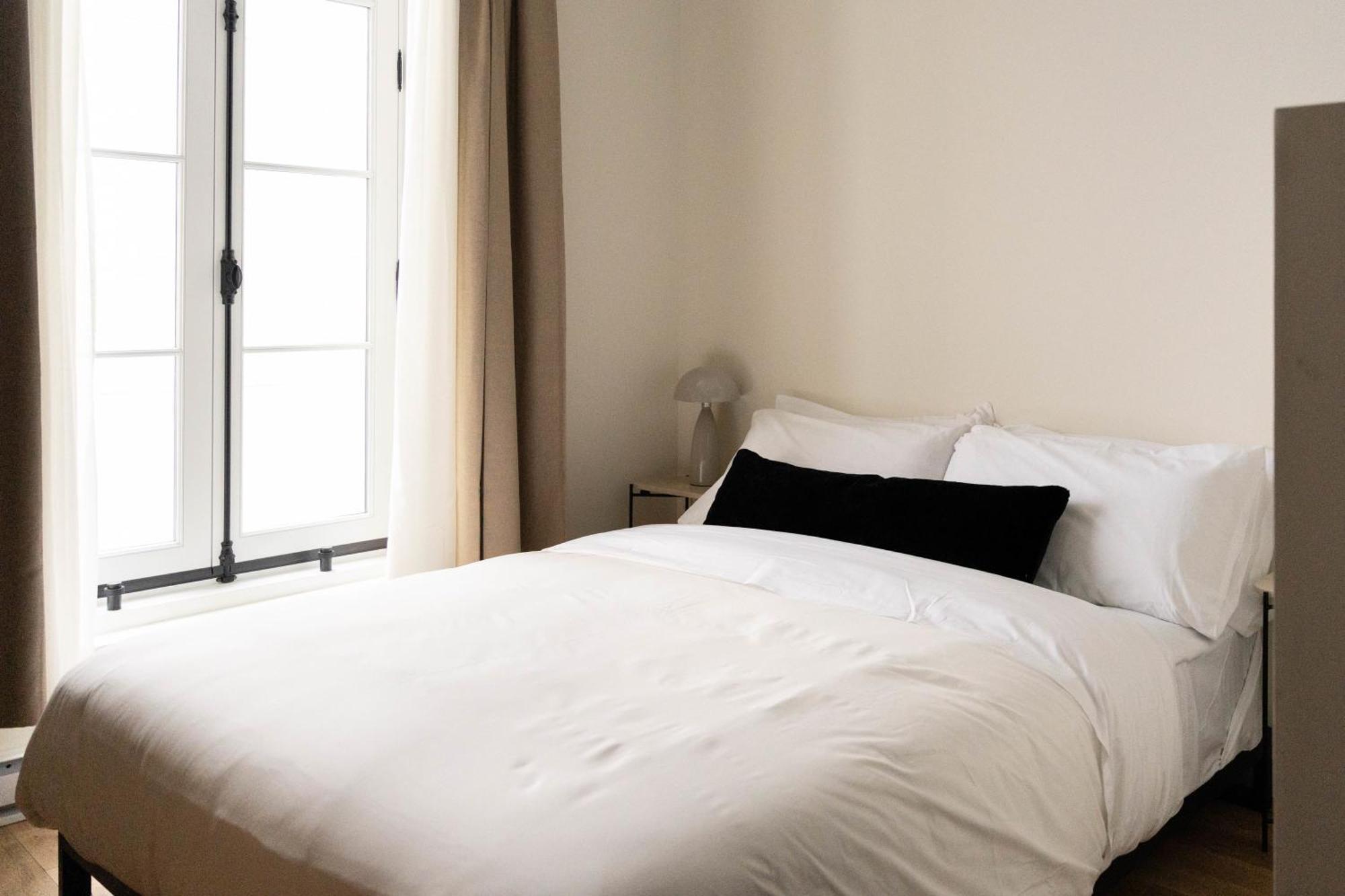 Maison Place Jacques-Cartier By Luxury In Transit Монреал Екстериор снимка