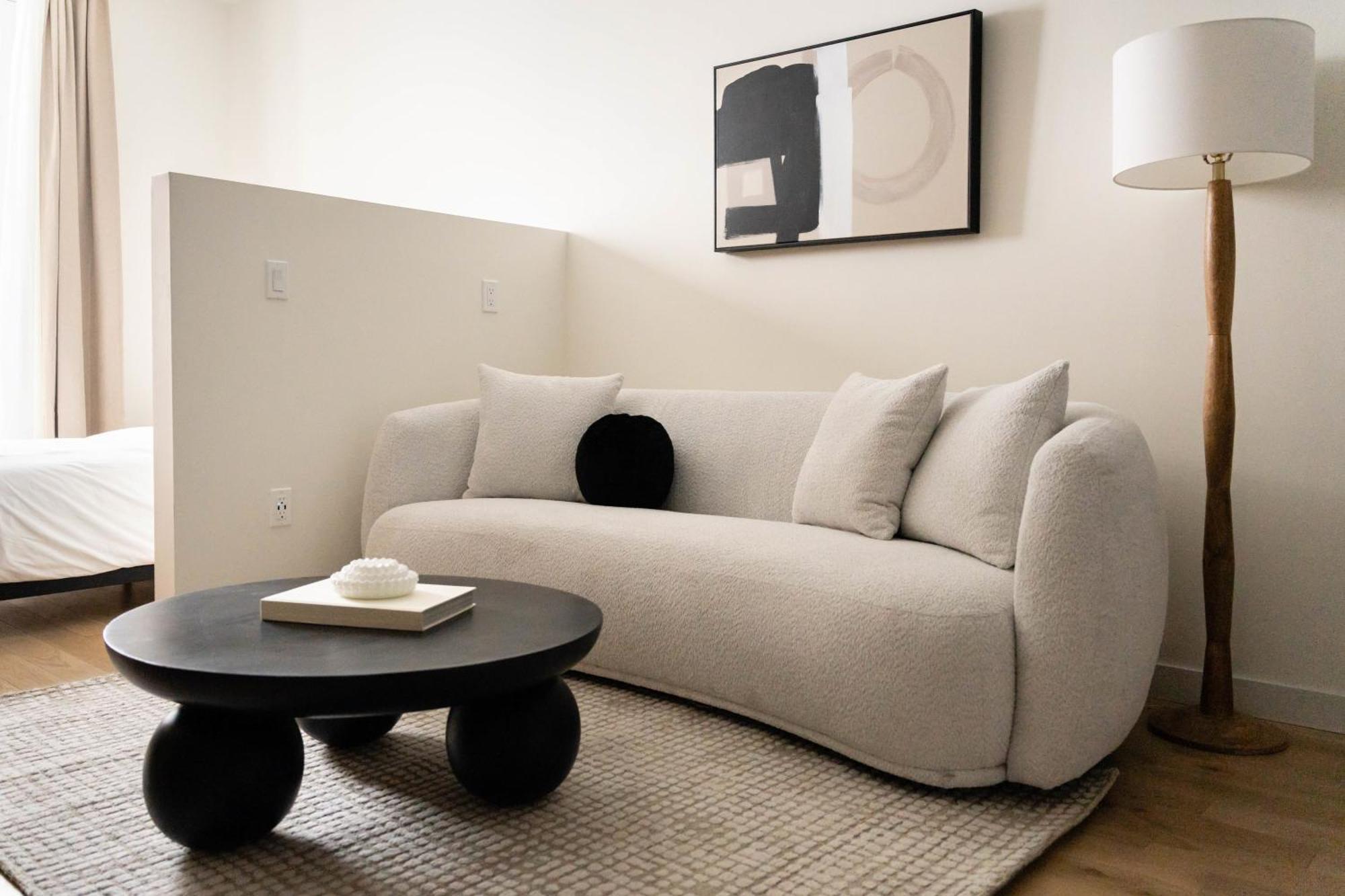 Maison Place Jacques-Cartier By Luxury In Transit Монреал Екстериор снимка