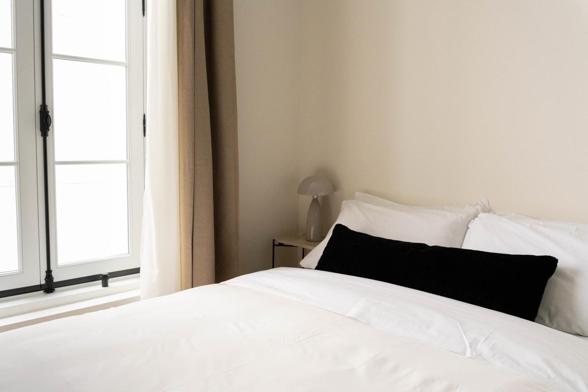 Maison Place Jacques-Cartier By Luxury In Transit Монреал Екстериор снимка